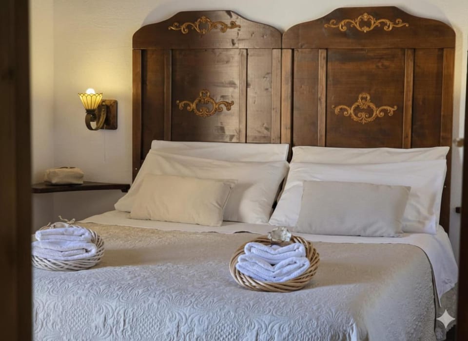 towels, wardrobe