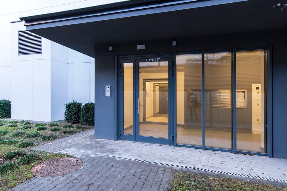 Property building, Patio, Facade/entrance