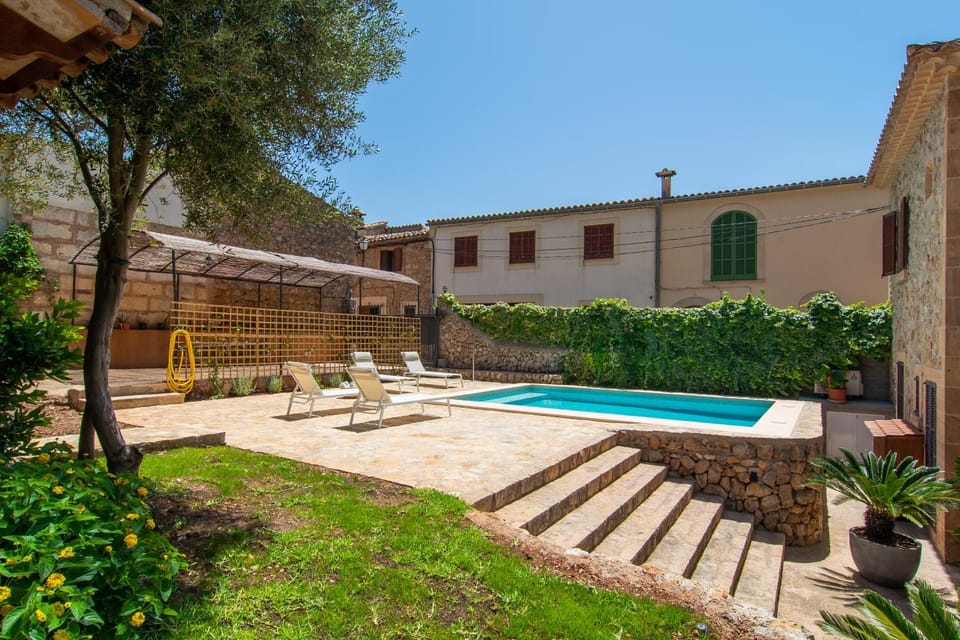 Fabulous Rural House with views to the mountains with swimming pool House in Pla de Mallorca