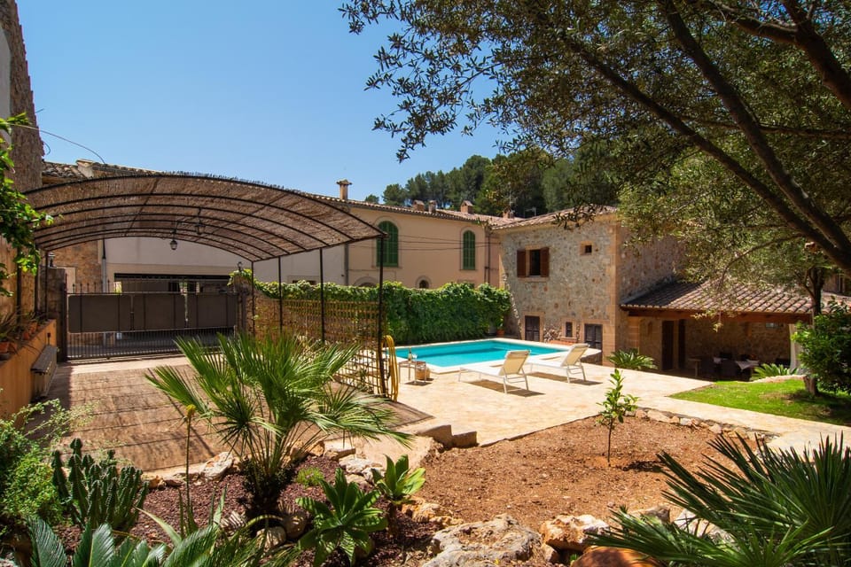 Fabulous Rural House with views to the mountains with swimming pool House in Pla de Mallorca