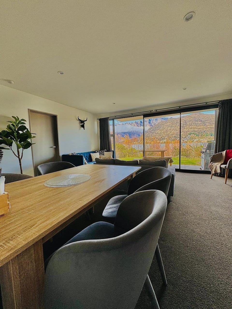 Queenstown's New Lakefront Marvel Apartment in Queenstown