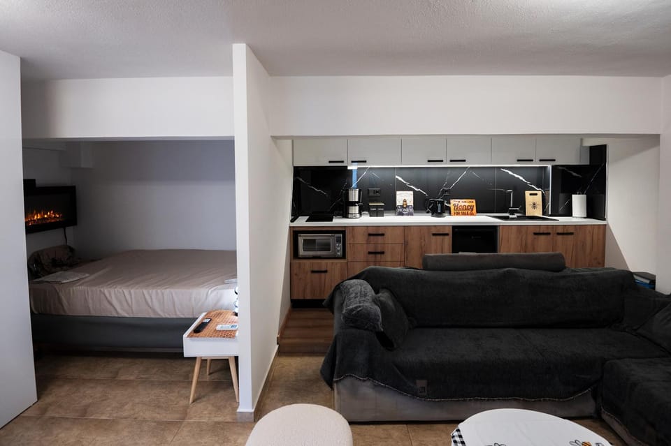 Kitchen or kitchenette, Living room