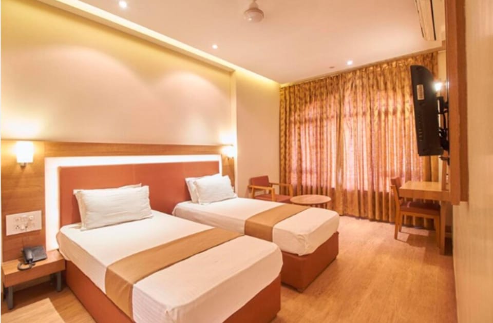 Communal lounge/ TV room, TV and multimedia, Photo of the whole room, Evening entertainment