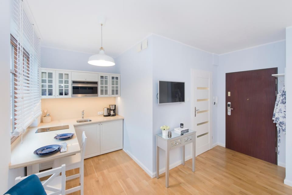 TV and multimedia, Kitchen or kitchenette, Dining area, dishwasher, oven, stove
