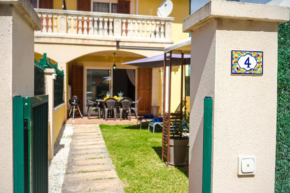 Patio, Facade/entrance