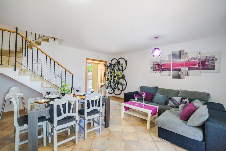 Living room, Seating area, Dining area