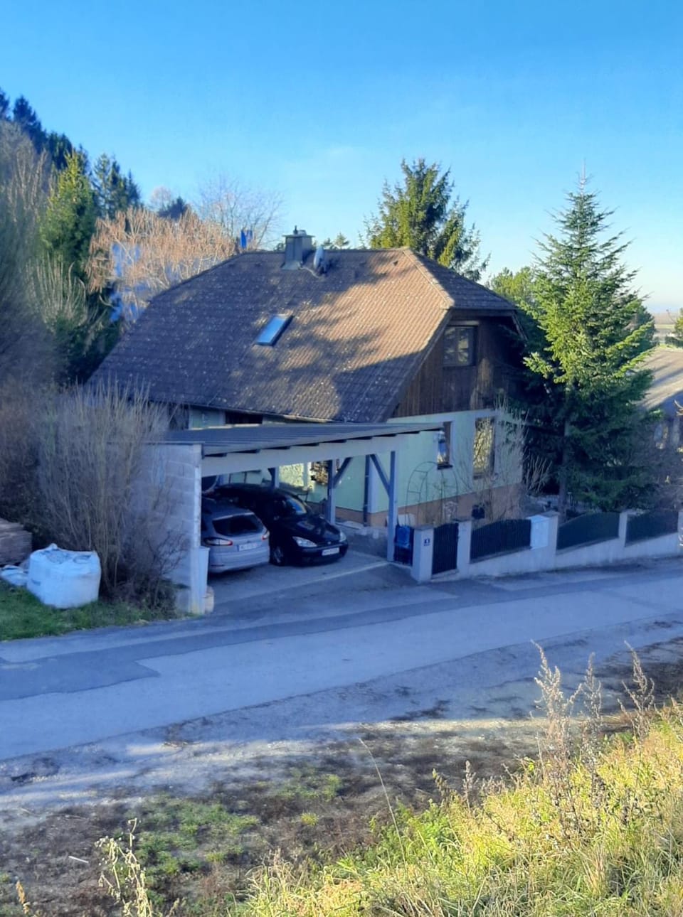 Property building, Facade/entrance, Neighbourhood, Street view, Parking
