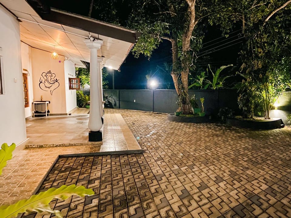 Patio, Facade/entrance