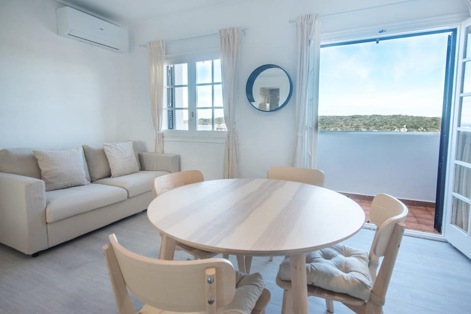Living room, Dining area, air conditioner