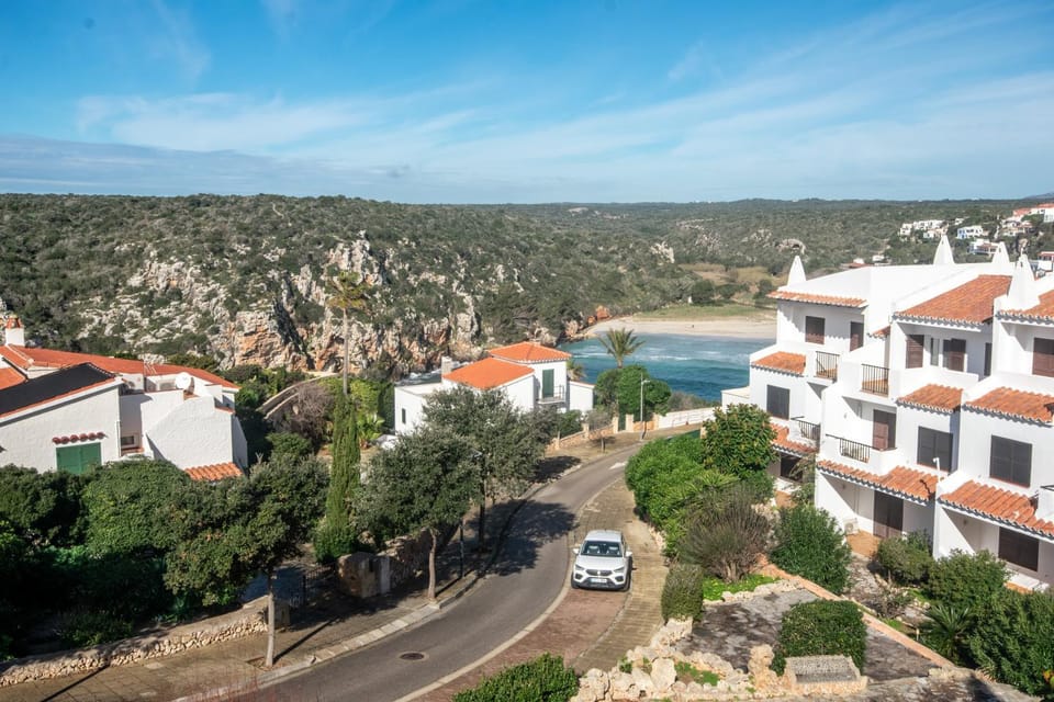 Property building, Sea view, Location