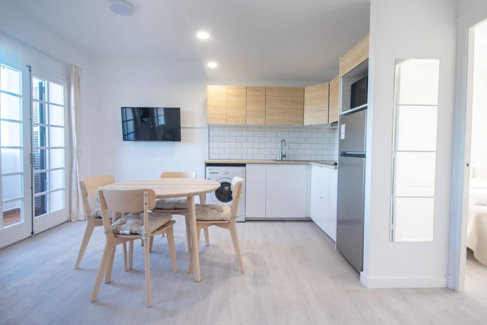 TV and multimedia, Kitchen or kitchenette, Dining area, stove