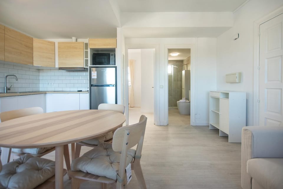 Kitchen or kitchenette, Living room, Dining area, stove