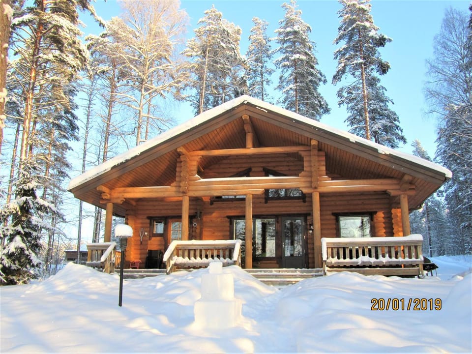 Property building, Facade/entrance, Winter