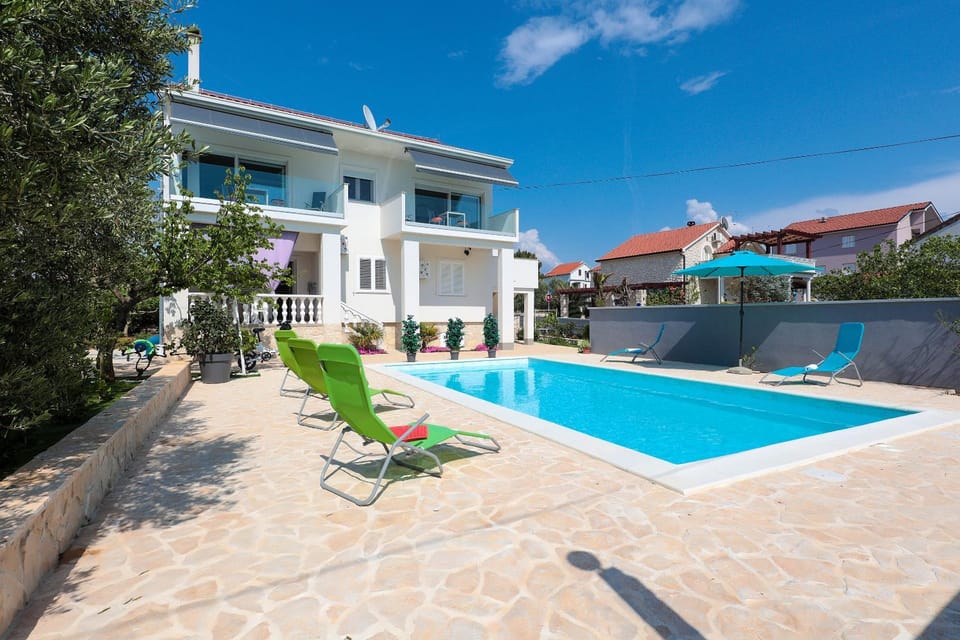 Property building, Swimming pool