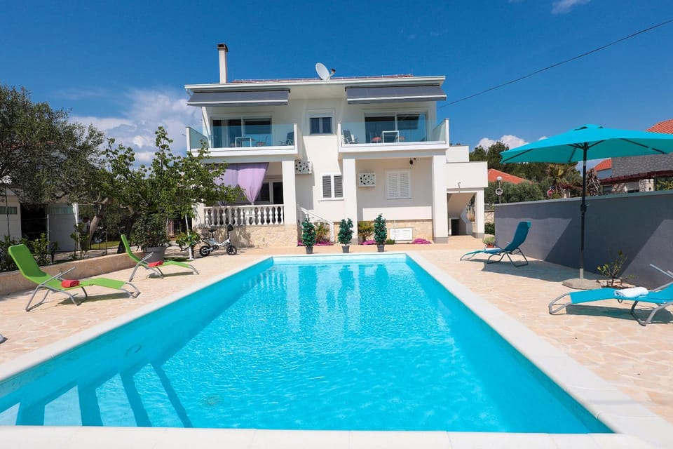 Property building, Swimming pool