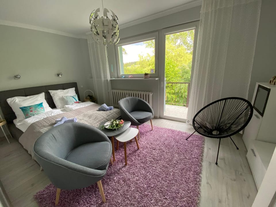 Bed, Living room