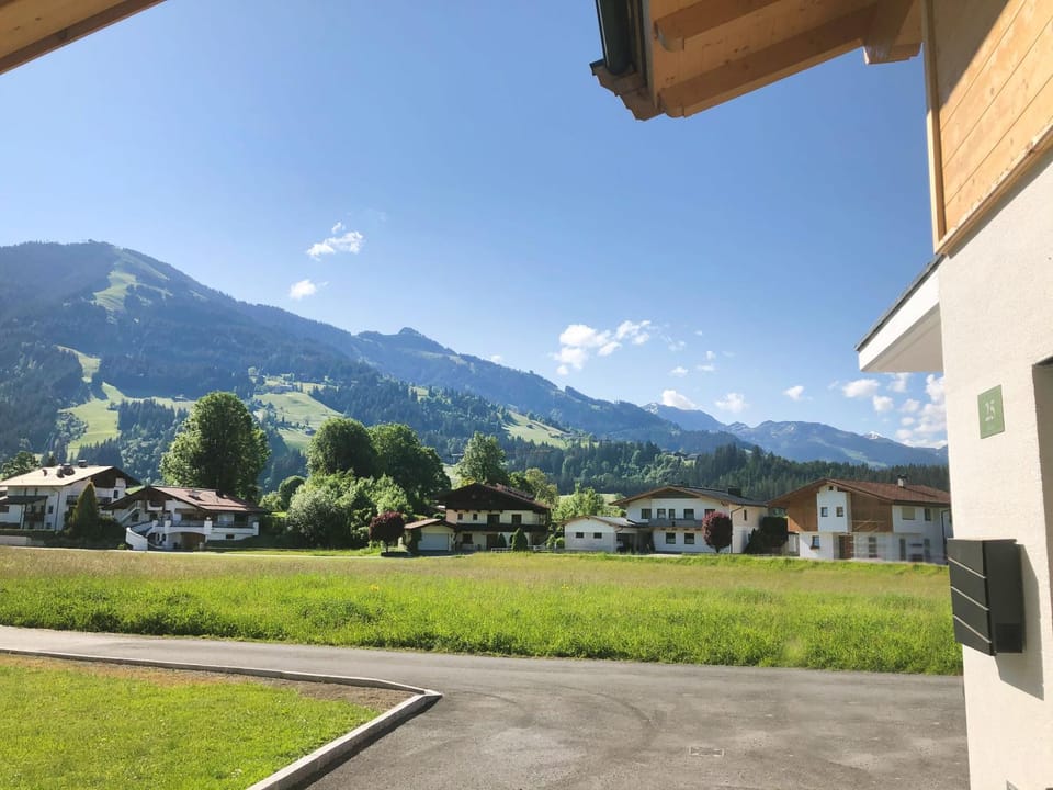 Facade/entrance, Neighbourhood, Natural landscape, Summer, Mountain view