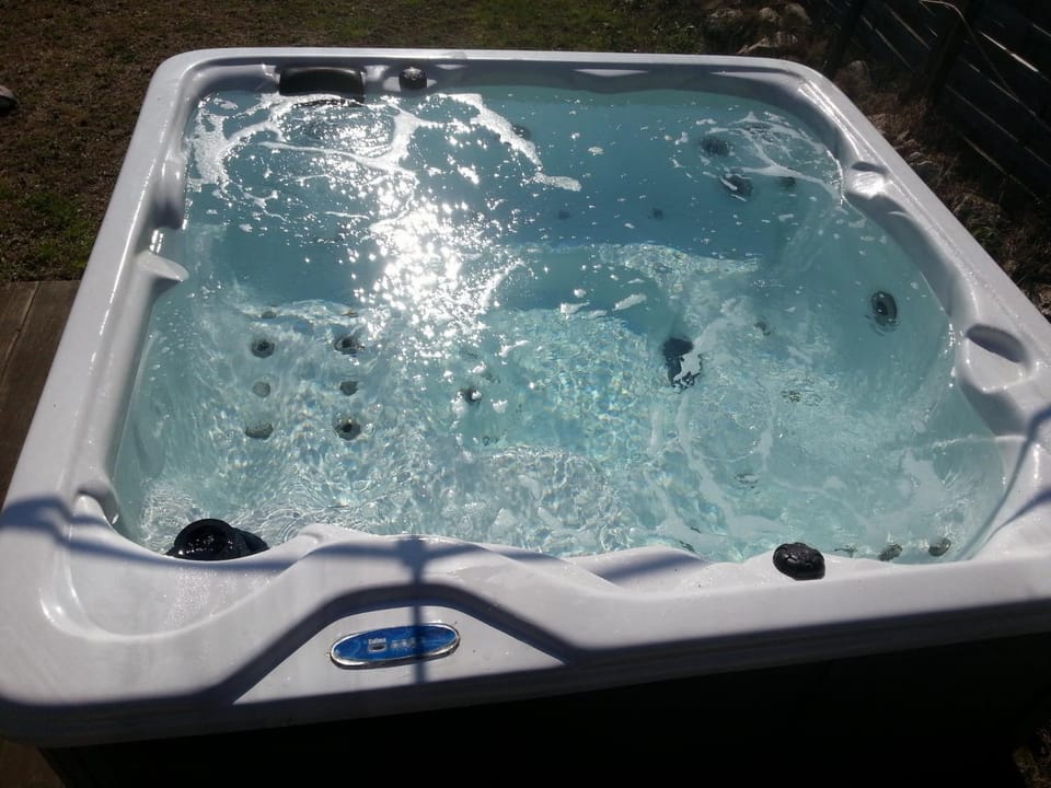 Hot Tub, Hot Tub