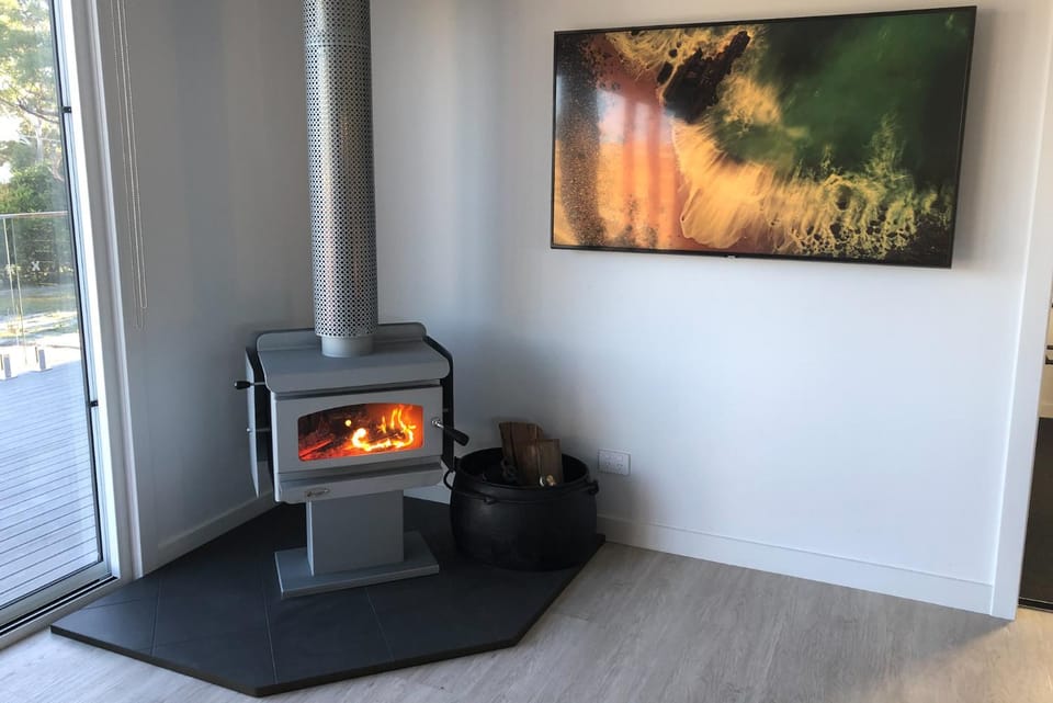 TV and multimedia, Living room, Decorative detail, Seating area, Area and facilities