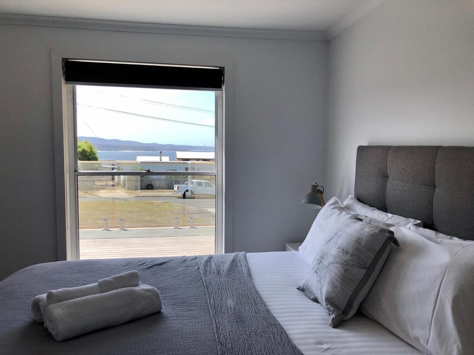 Bed, Bedroom, Sea view