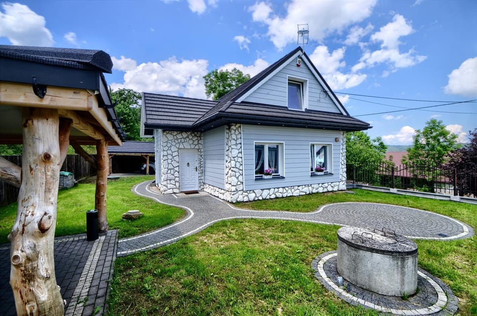 Willa Ale Góry Dom na wyłączność , Beskid Żywiecki Apartment in Lesser Poland Voivodeship