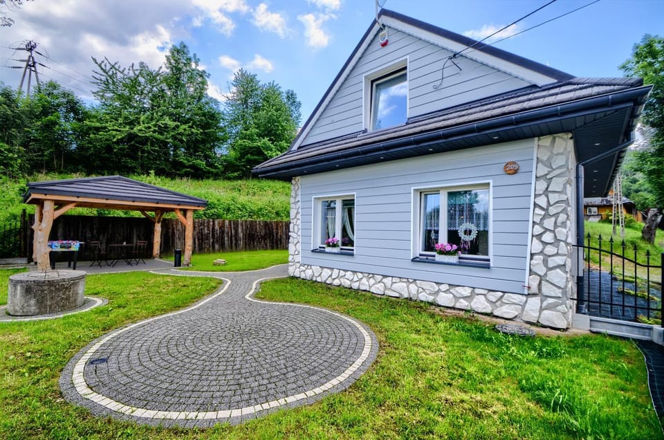 Willa Ale Góry Dom na wyłączność , Beskid Żywiecki Apartment in Lesser Poland Voivodeship