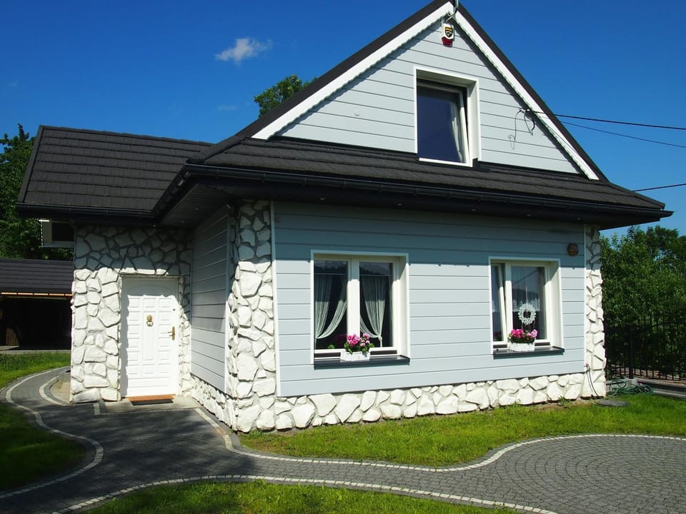 Willa Ale Góry Dom na wyłączność , Beskid Żywiecki Apartment in Lesser Poland Voivodeship