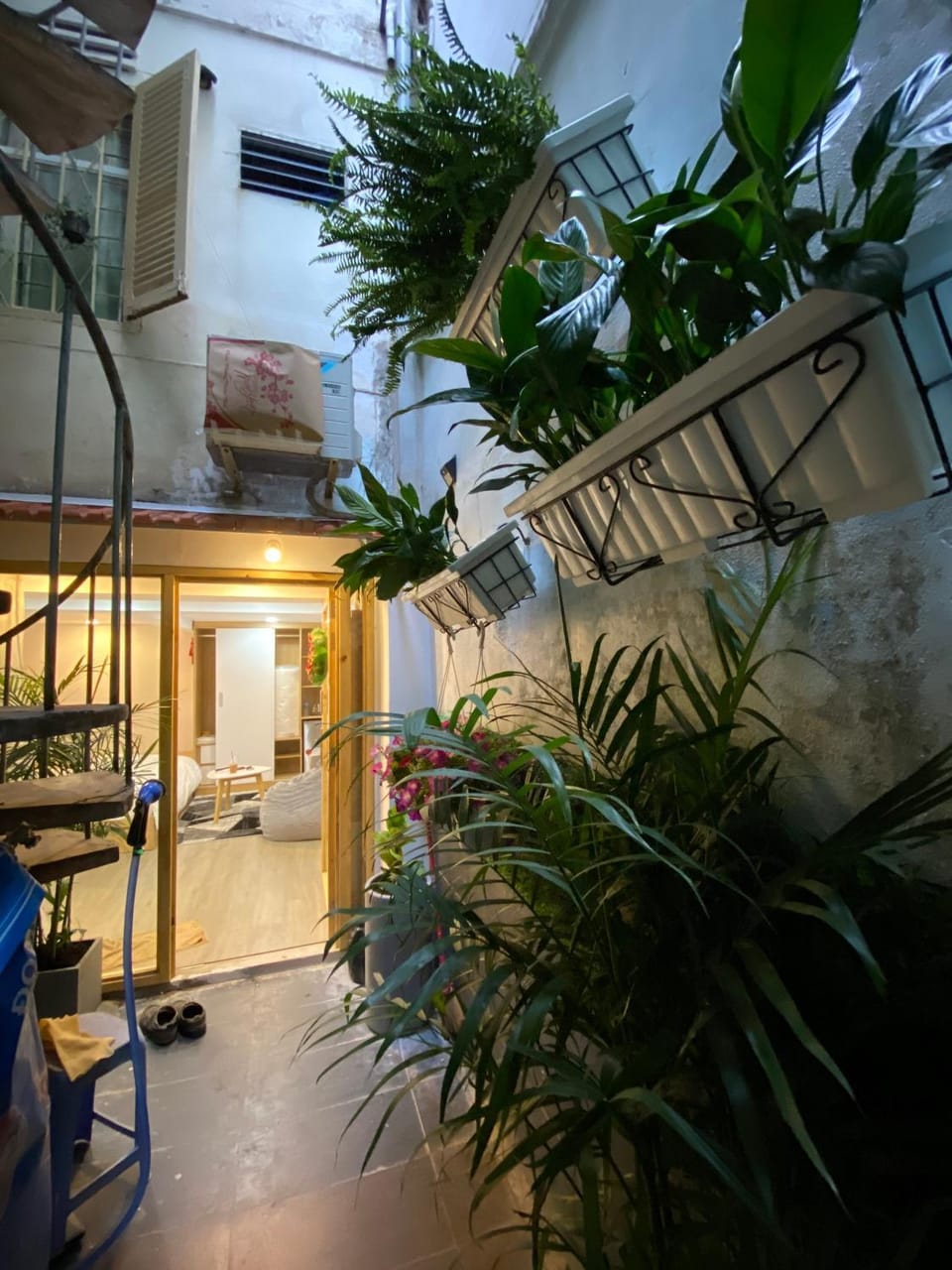 Patio, Facade/entrance
