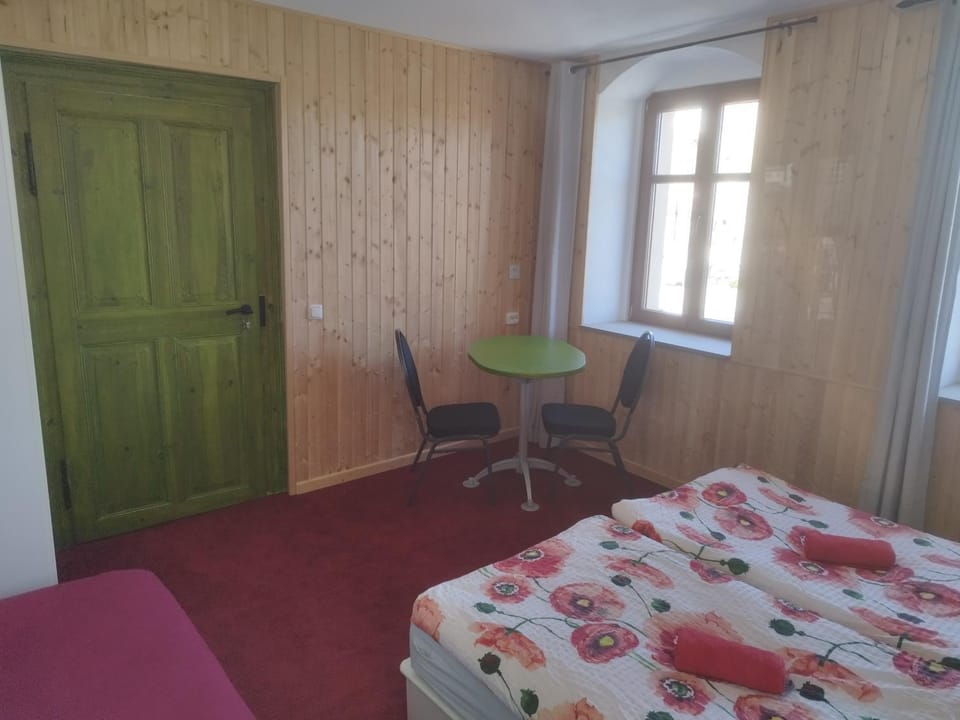 Bed, Living room, Photo of the whole room, Seating area, Bedroom