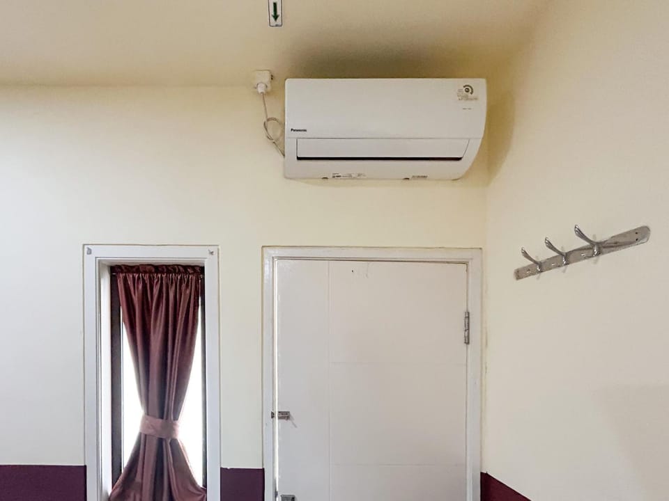 Bedroom, air conditioner