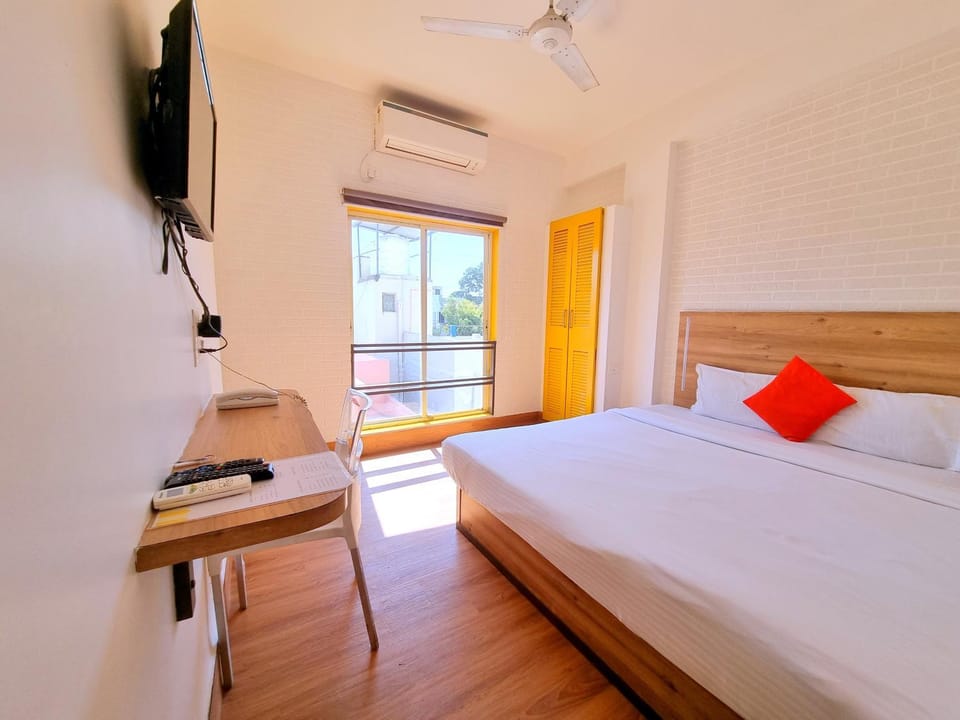 Bed, View (from property/room), View (from property/room), Bedroom, City view, Parking, wardrobe, air conditioner