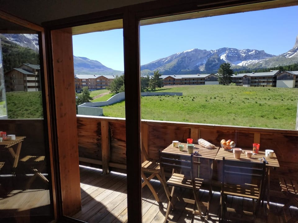 Appt 10p Wifi Confort 150m activités, pistes, commerces Apartment in Provence-Alpes-Côte d'Azur