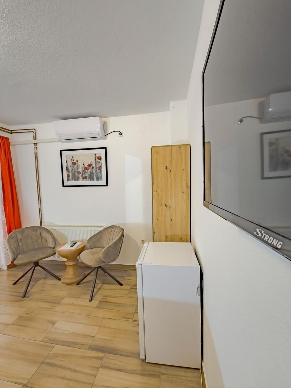TV and multimedia, Seating area