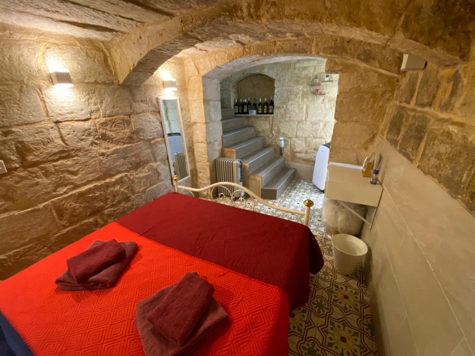 Bed, Bedroom, towels, air conditioner