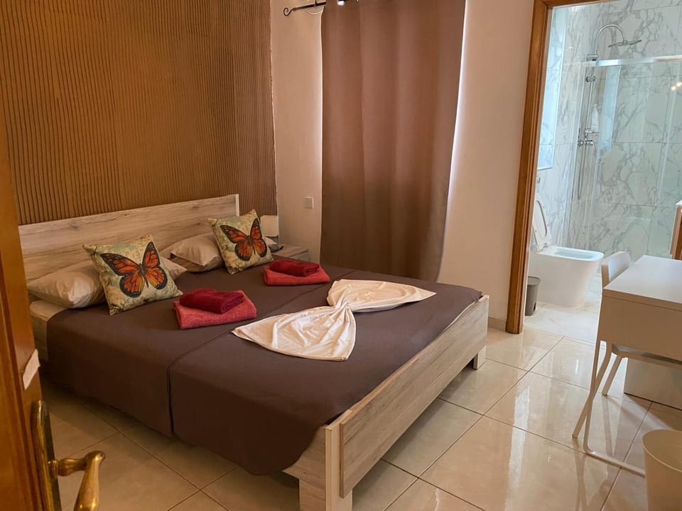 Bed, Bedroom