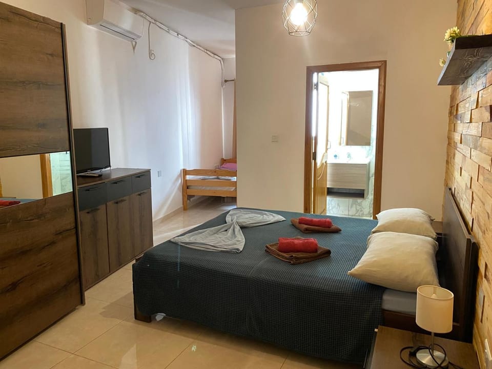 Bed, Bathroom, Bedroom