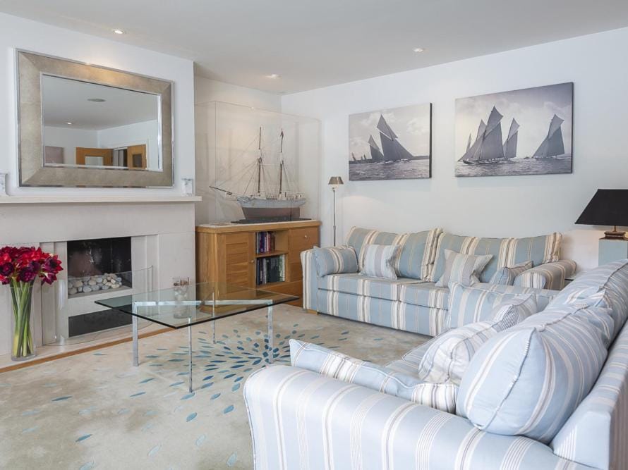 7 Dart Marina Apartment in Dartmouth