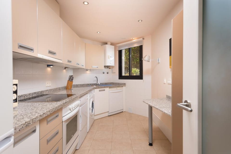 Amplio apartamento de 2 dormitorios vista mar lateral Apartment in Río de Torrox