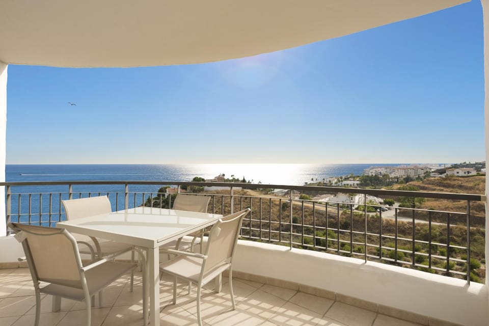 Amplio apartamento de 2 dormitorios vista mar lateral Apartment in Río de Torrox