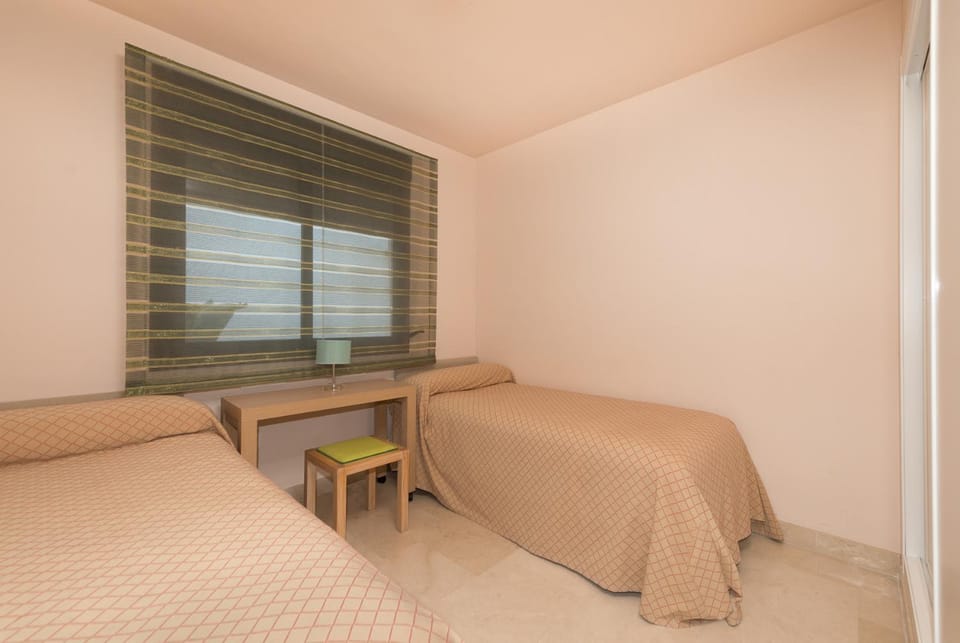 Amplio apartamento de 2 dormitorios vista mar lateral Apartment in Río de Torrox