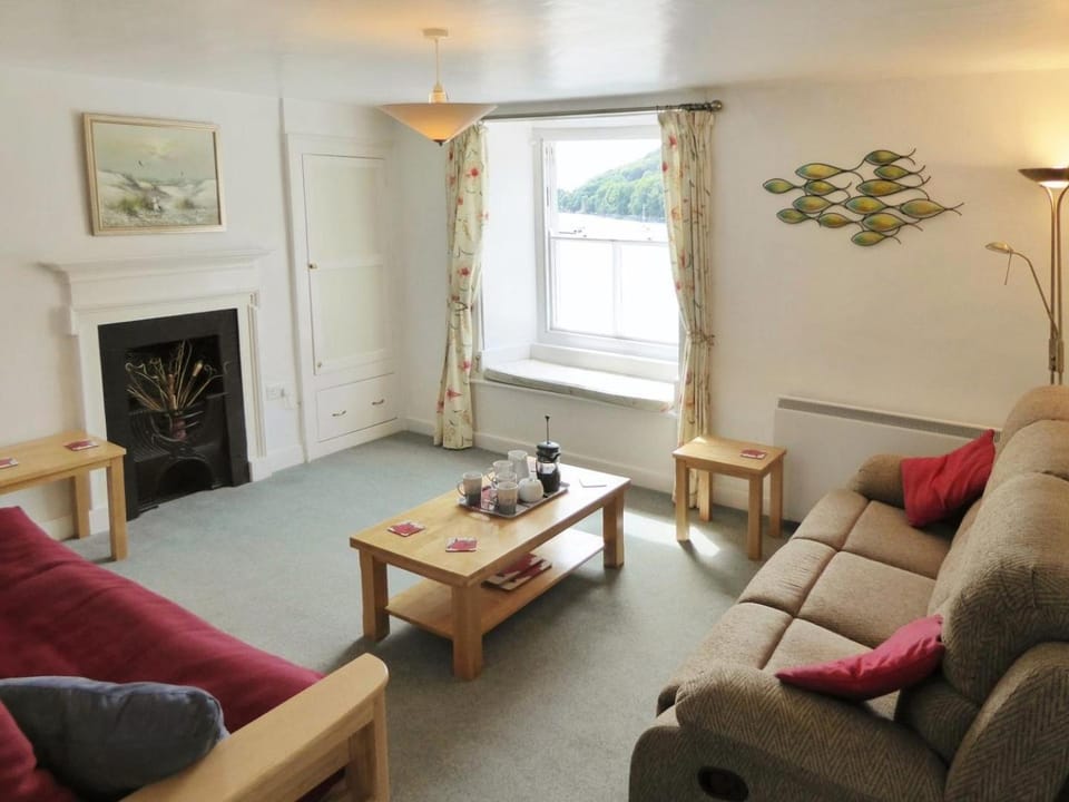Balcony Cottage House in Cawsand
