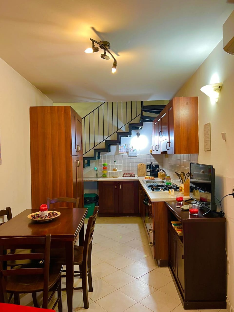 Kitchen or kitchenette, Living room, Seating area, Dining area, oven, stove
