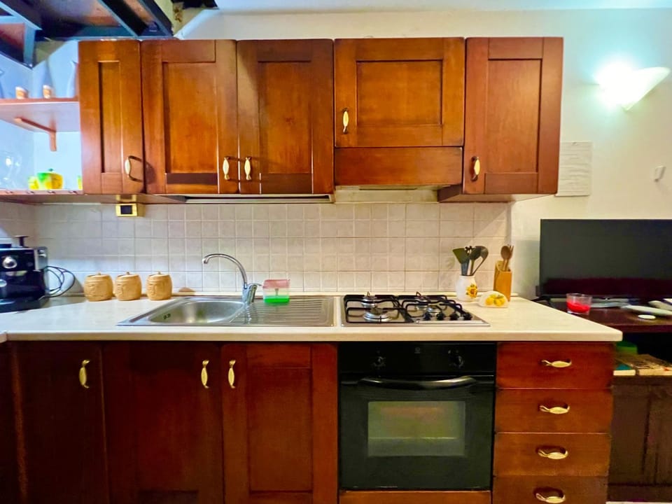 TV and multimedia, Coffee/tea facilities, Kitchen or kitchenette, oven, kitchen