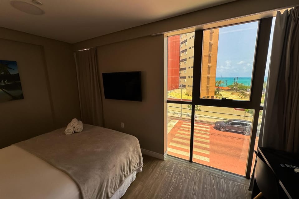 Bed, TV and multimedia, View (from property/room), Photo of the whole room, Bedroom, Sea view