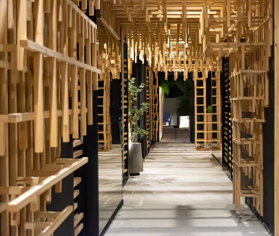 Restaurant/places to eat, Area and facilities