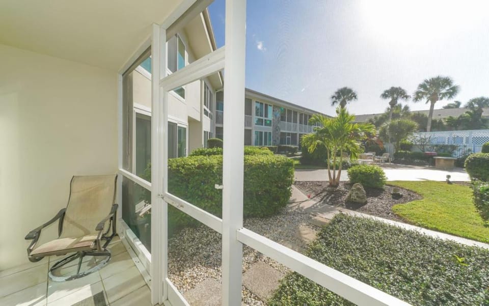 King Bed - Walk to St. Armand's Circle and Lido Beach in Minutes! Apartment in Saint Armands Key