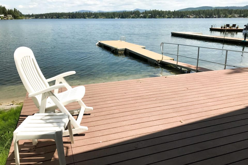 Newport Cabin w/ Lakefront Private Porch & Grill! Cabin in Washington