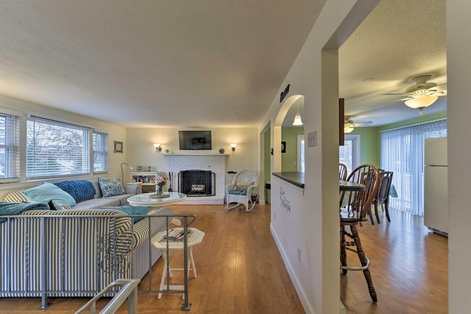 Pond Access & Private Dock: East Wareham Home House in Wareham