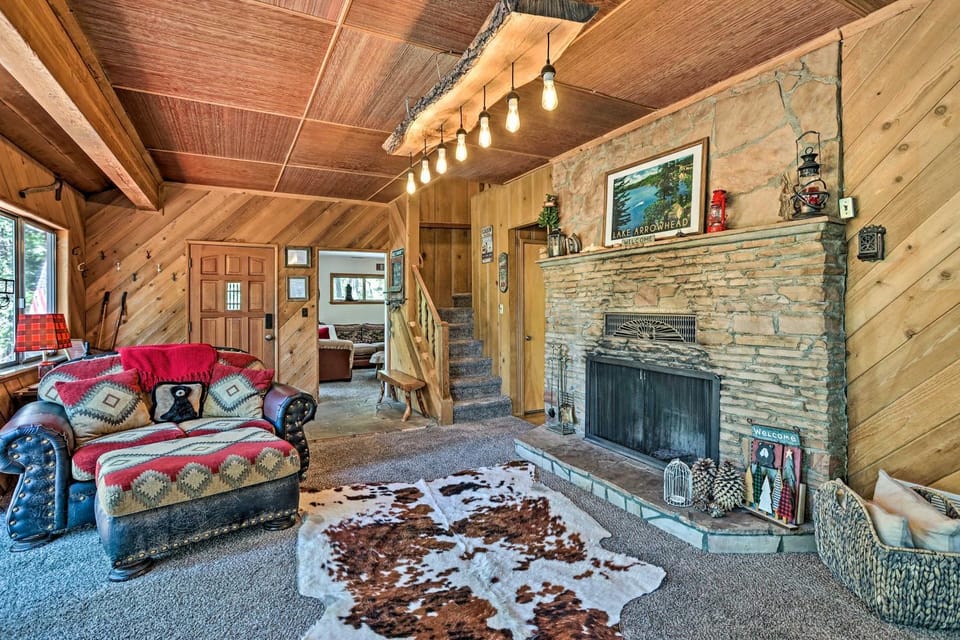 Expansive Retreat w/ Deck, Game Room & Lake Views! House in Lake Arrowhead