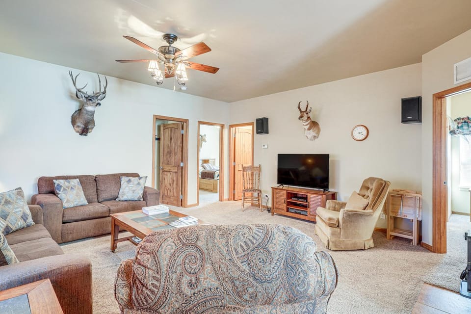 20 Mi to Taos Ski Valley: Secluded Mtn-View Cabin! Cabin in New Mexico